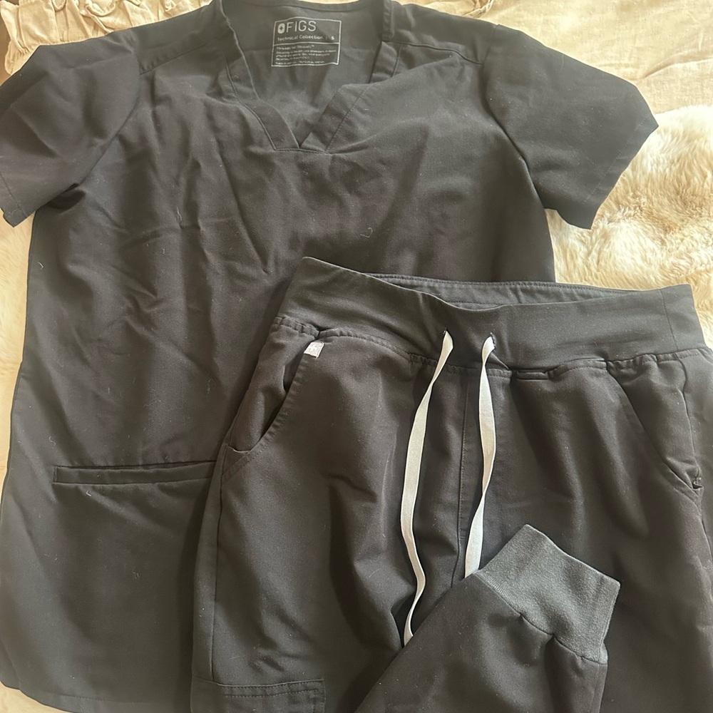 Figs Black Scrub Top and Jogger Pants Set
